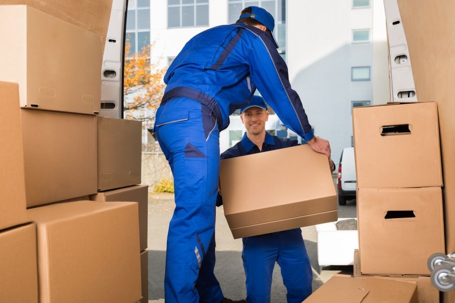 Are You Preparing to Relocate? 5 Reasons Why You Should Hire Professional Movers 1